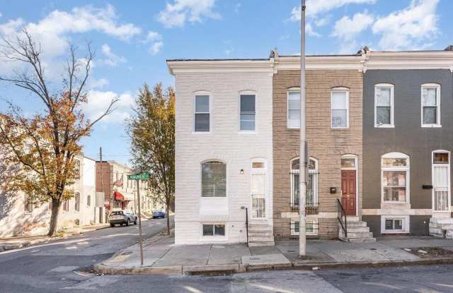 2621 E MONUMENT Street Gallery 1