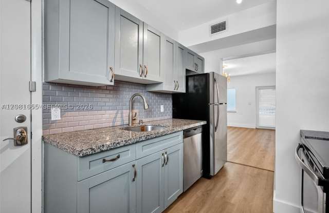 7207 Bay Dr Gallery 3