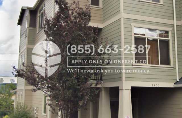 3800 NE 3rd Pl Gallery 3