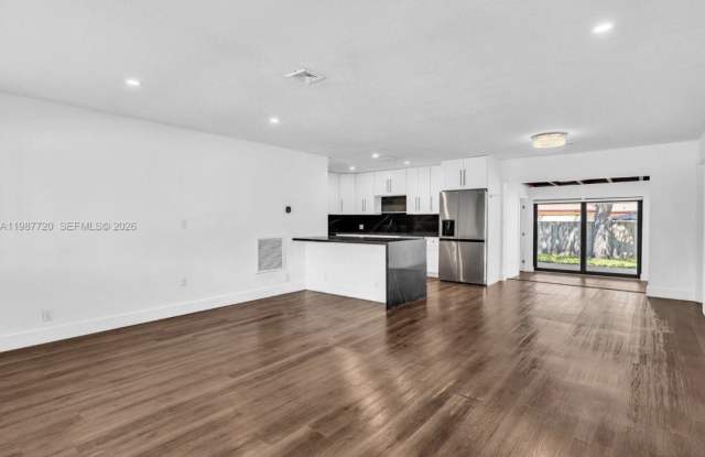 3193 Taft Street Gallery 2