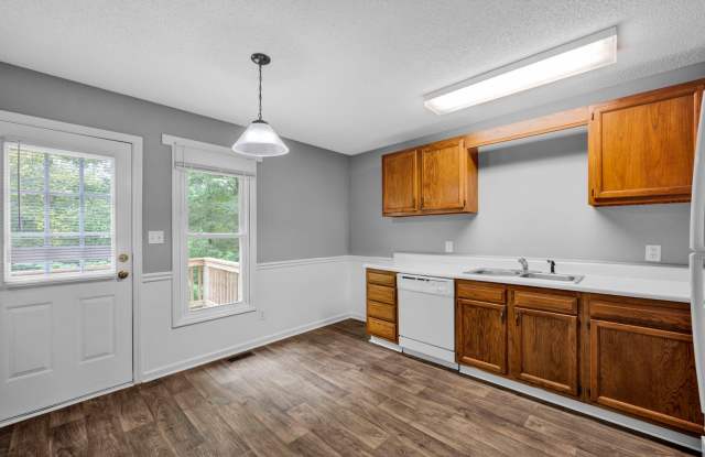 **$1195.00 AUGUST SPECIAL!!!***  Oak Ridge  Duplexes/Townhomes, White Oak Lane Kannapolis | 2br 1.5ba | 1245.00 **$1195.00 AUGUST SPECIAL!!!*** Gallery 3