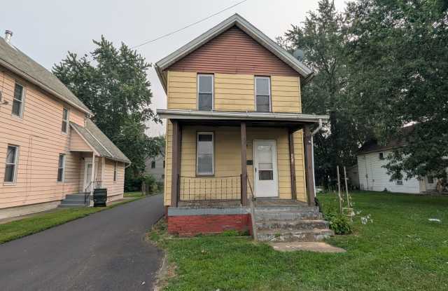 Charming two-bedroom, one-bath house in Canton photos photos