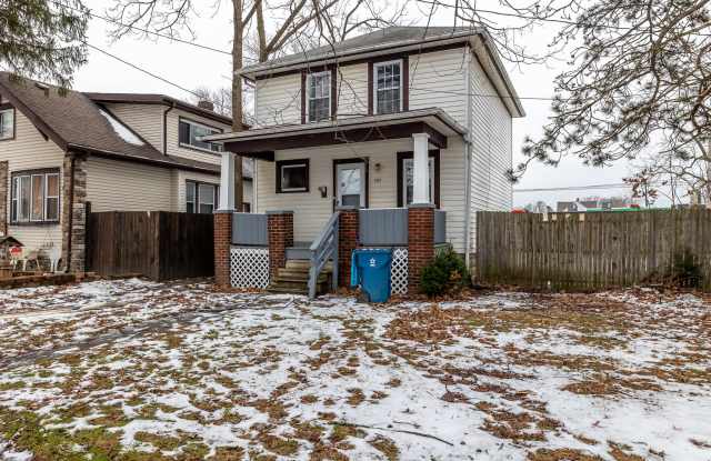 2828 Apple Ave - 2828 Apple Avenue, Lorain, OH 44055