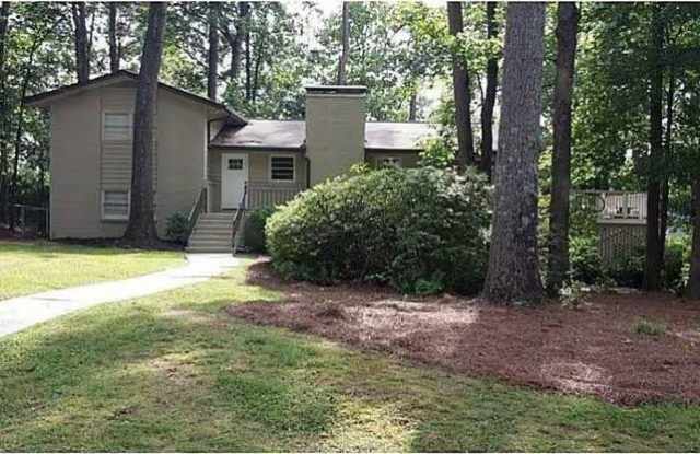 1493 Chateau Drive Gallery 1