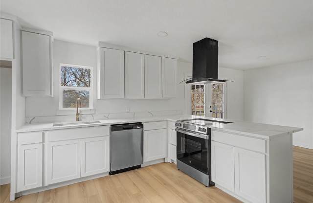 1411 W Gandy Street Gallery 4