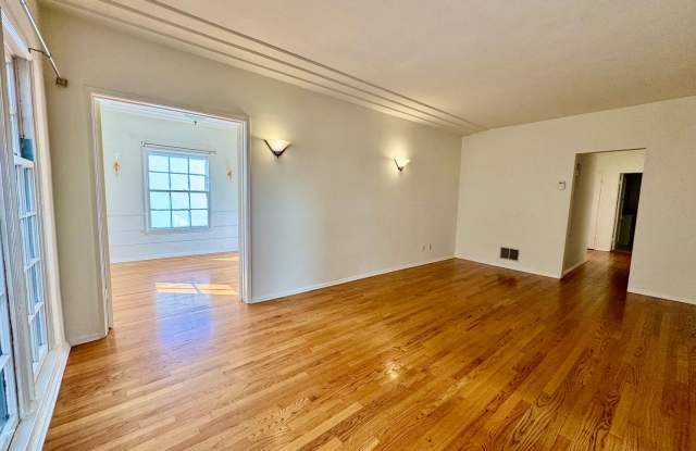 Sun-Filled 2-bed 1-bath First Floor short stroll to Cedars-Sinai, Robertson Blvd, Beverly Center photos photos