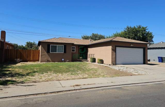 NOW AVAILABLE! 3 Bedroom, 1 Bathroom Home Waiting To Be Yours Today!! photos photos