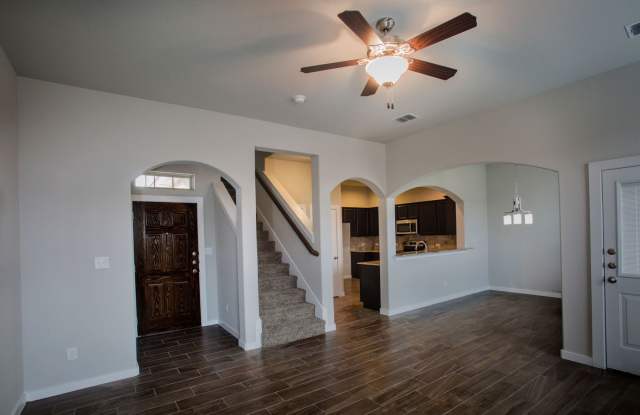 Beautiful 3 Bedroom Luxury Townhome, Kyle, Texas! Gallery 4