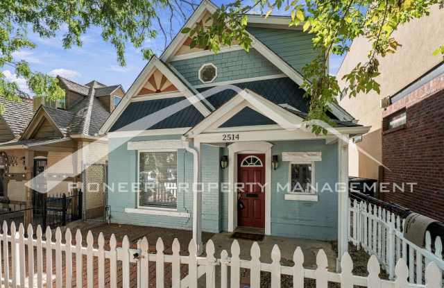 Gorgeous Home with Washer/Dryer and Covered Parking Gallery 3