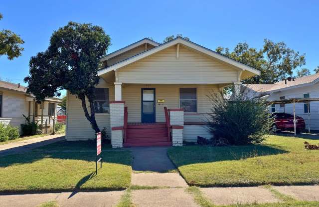 Cute 2 Bed 1 Bath Craftsman Home Gallery 1