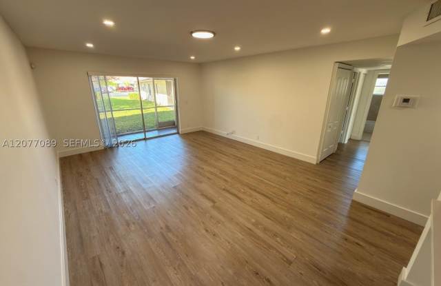 9937 Three Lakes Cir Gallery 2
