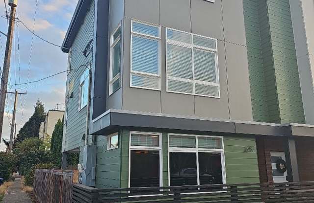 West Seattle townhome - 3 bedroom 3.5 bathroom, Roof top Patio area - Available August 1st! photos photos