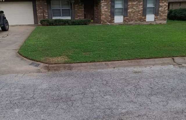 1216 BRIARWOOD - 1216 Briarwood Drive, Cleburne, TX 76033