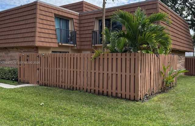 2563 Lakeview Ct photos photos