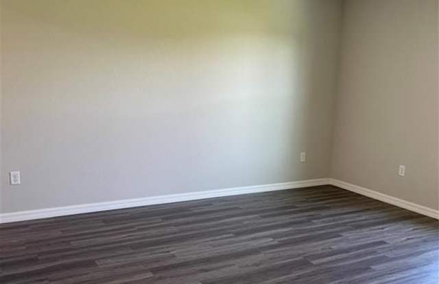 609 NW 25th St lot: 46 Gallery 4