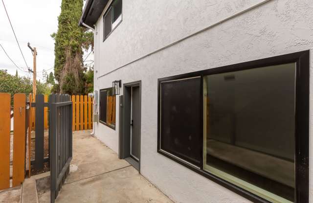 ***CONTEMPORARY COMPFORT ***COLLEGE AREA***STYLISH STUDIO***HURRY WON'T LAST LONG*** photos photos