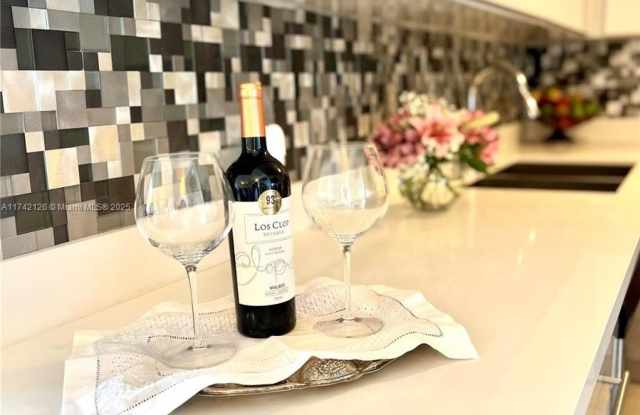 3625 N Country Club Dr photos photos