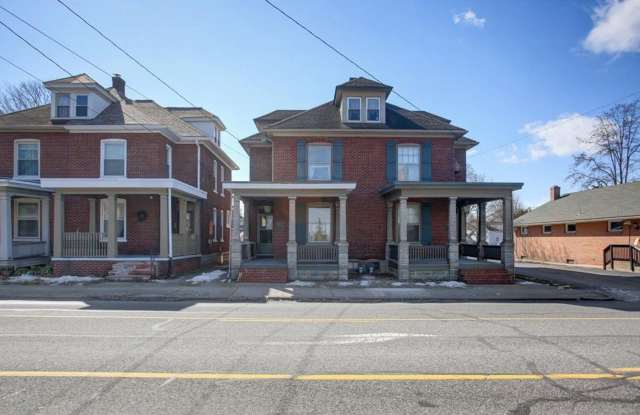 646 Lincoln Way E - 3 BR/1.5Ba - $1600/mo AVAILABLE NOW! - 646 Lincoln Way East, Chambersburg, PA 17201