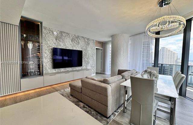 2303 SW 9th st photos photos