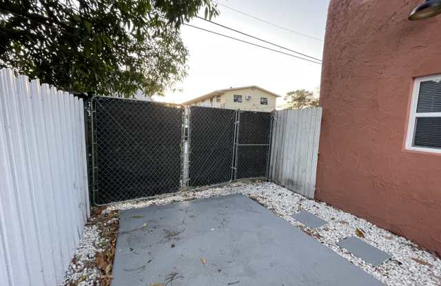 305 Dunad Avenue - 305 Dunad Avenue, Opa-locka, FL 33054