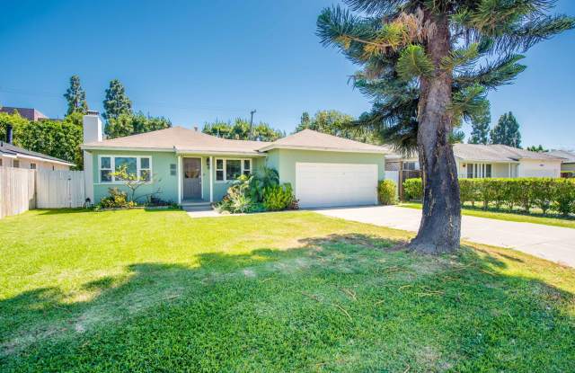 Newport Beach Living at 20092 Bayview Avenue photos photos