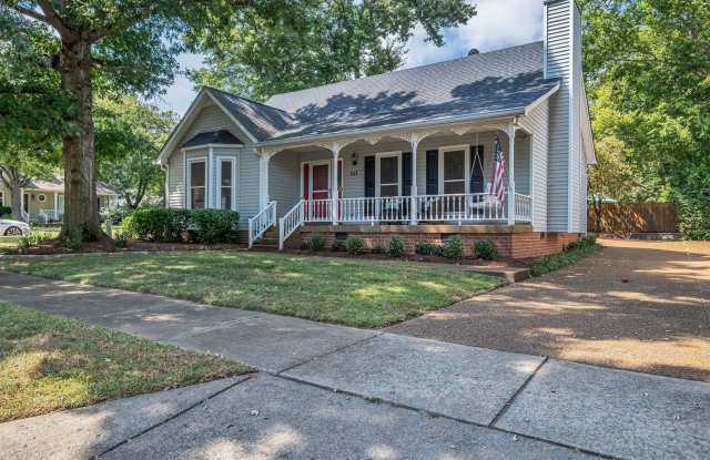 3 Bedroom Home (4th bed option) with 2 Car Garage in Downtown Franklin Gallery 3
