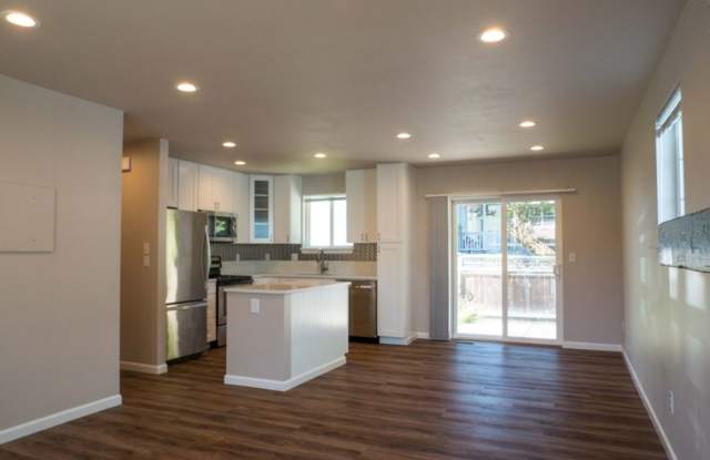 3Bd/2Ba Everett Home Gallery 3