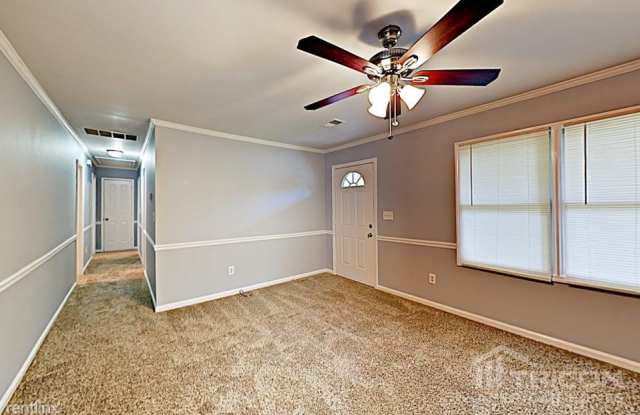 1621 Rose Garden Lane Gallery 4