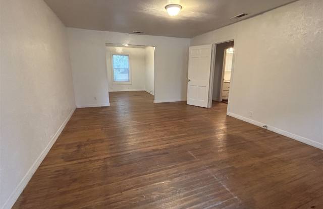 605 Bernard St Gallery 2