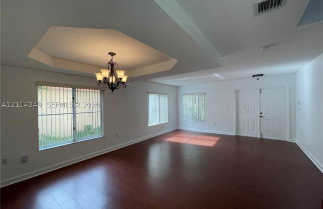 12125 SW 135th Ter Gallery 2