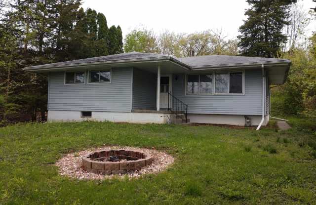 3 bedroom 1 bath house in Davenport - 2130 Glaspell Street, Davenport, IA 52804