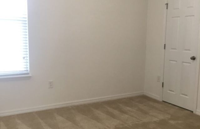 11091 Bagley Aly Gallery 2