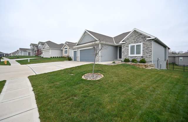 Wonderful 4 bedroom, 3 bath home with 3 car garage for rent for 6, 9 or a 12-month lease Gallery 3