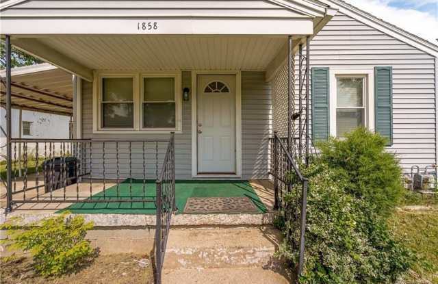 1858 Wilbur Avenue - 1858 Wilbur Avenue, Fairborn, OH 45324