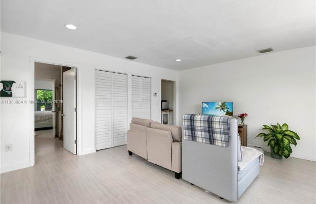 9981 SW 13th Ter photos photos
