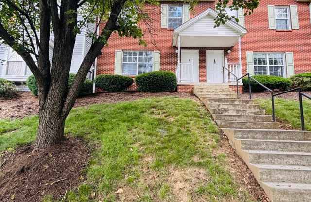 4 Bedroom 2.5 half Bath Townhouse Gallery 1