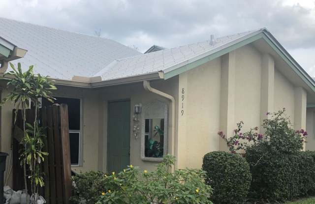 8919 SE Hobe Ridge Avenue - 8919 Southeast Hobe Ridge Avenue, Hobe Sound, FL 33455