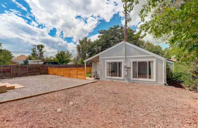 1357 1/2 Chase St photos photos