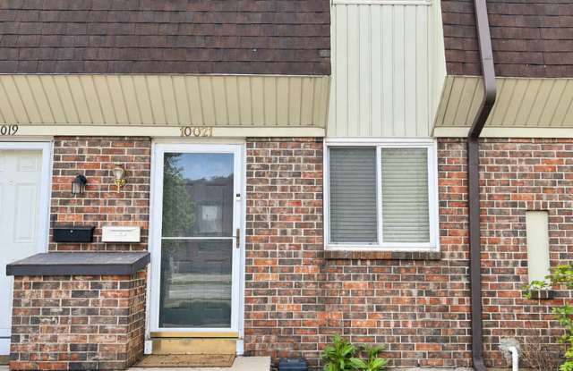 Spacious 2-Bedroom Townhome with Finished Walkout Basement Gallery 1