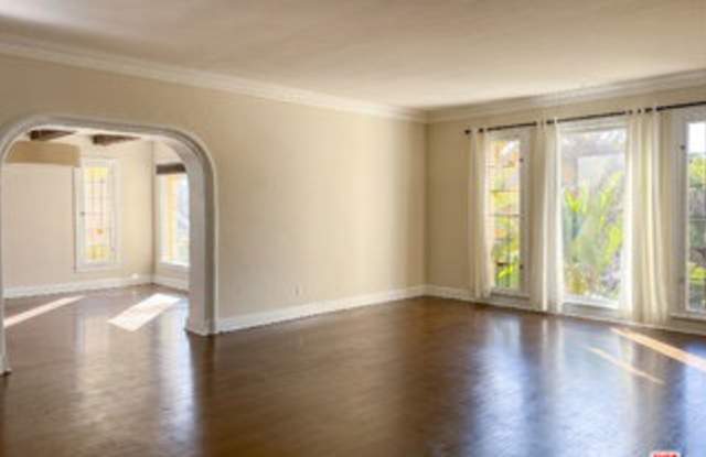 1242 Stearns Drive Gallery 3