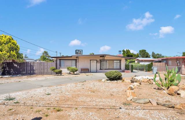 ADORABLE 1 BEDROOM 1 BATH IN HESPERIA photos photos