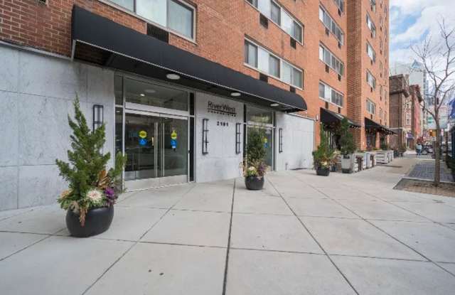 Studio Apartment Available – 2101 Chestnut St Gallery 1