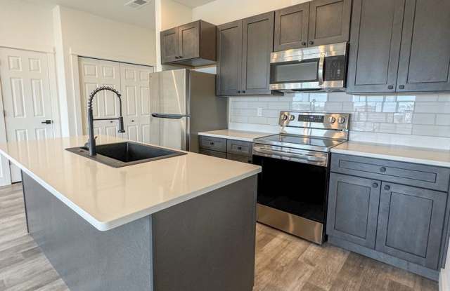 BRAND NEW Pet Friendly 2 bed/ 2 bath apartment! photos photos