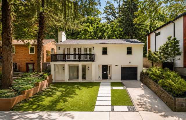 2933 ARIZONA Avenue NW Gallery 1
