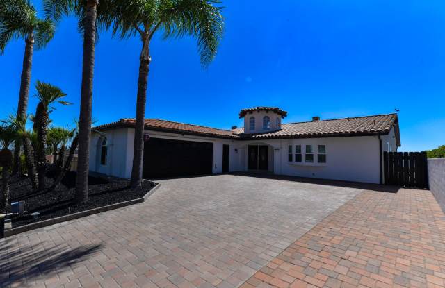 Huge 4-bedroom house with three Panoramic Oceanview decks! photos photos