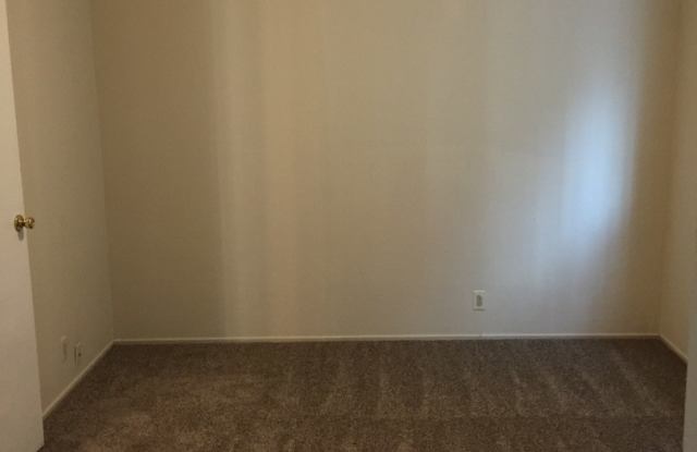 Updated 1 bed 1 bath 1st floor unit available now! Gallery 4