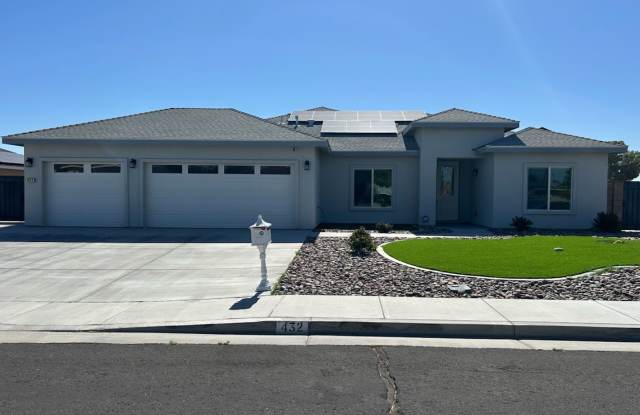 Please contact Vaughn Realty to set up an appointment, 760-446-6561 photos photos