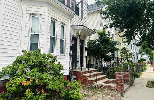 15 Ellsworth St # 1 photos photos