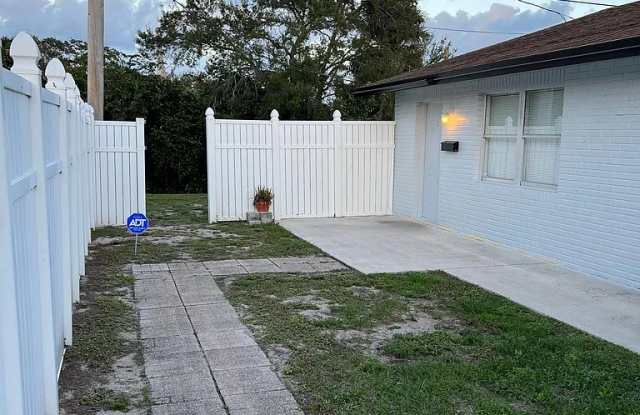 552 Holly Dr - 552 Holly Drive, Palm Beach Gardens, FL 33410