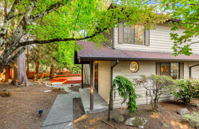 3BD 2BA Townhouse - 1 Car Detached Garage Gallery 3